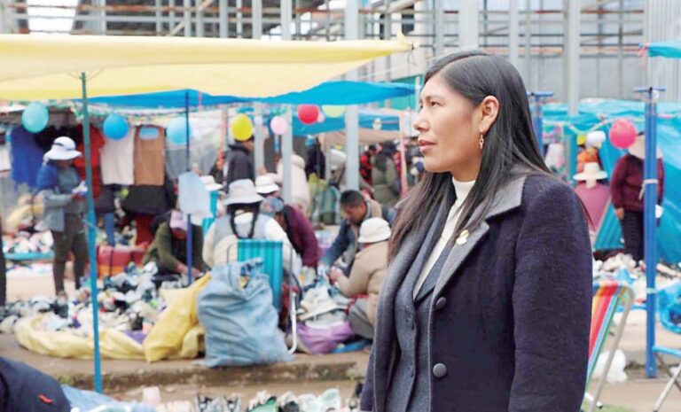 Puno: Subgerenta aspira a diputada pero carga pesada “mochila”