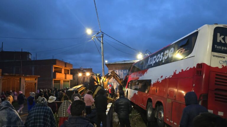 Fatal accidente en Pichacani deja un fallecido y 12 heridos