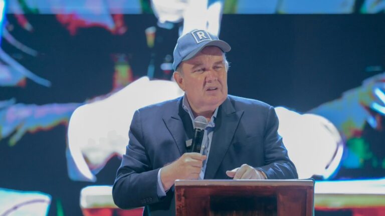 Perú: López Aliaga propone otorgar DNI a niños desde el vientre de la madre