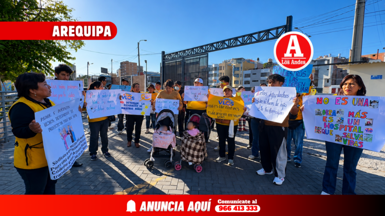 Obreros paralizan obra del IREN Sur y desatan protesta de padres de niños con cáncer