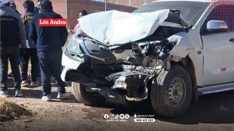 Tres heridos tras choque entre camioneta y combi en Juliaca