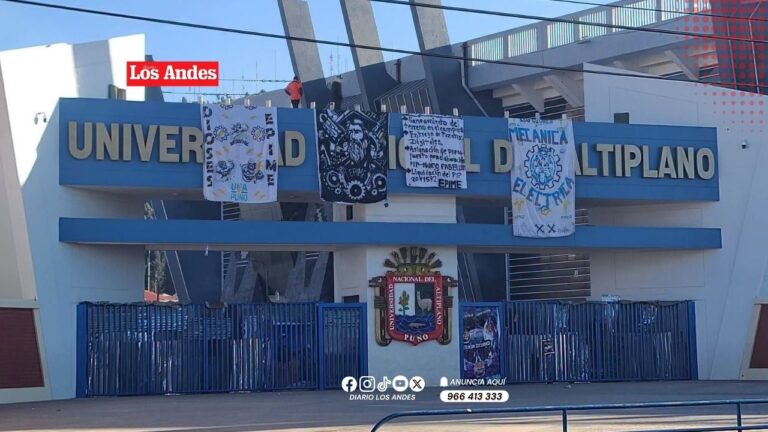 Estudiantes de Mecánica Eléctrica toman la UNA Puno y exigen atención a sus demandas