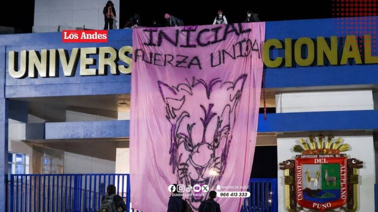 Estudiantes de Educación Inicial toman local de la UNA PUNO y exigen nuevo pabellón