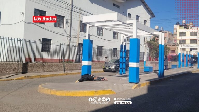 Denuncian falta de atención a persona inconsciente en pleno centro de Puno