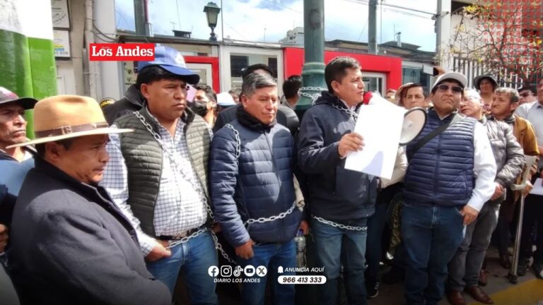 Alcaldes se encadenan para exigir entrega de S/23 millones de utilidades en Huancayo