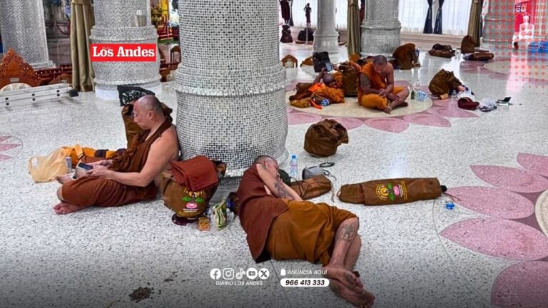 Niño de 11 años atropella peregrinación y causa la muerte de ocho monjes en Tailandia
