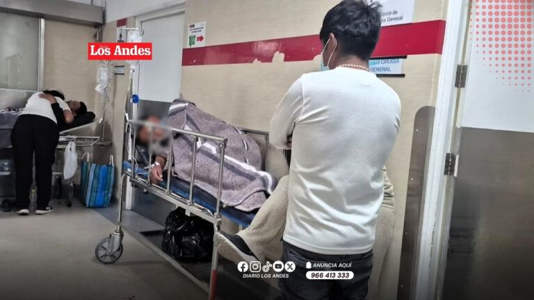 Arequipa: Bomberos rescatan a transportista con heridas graves tras caer a una zanja de ocho metros