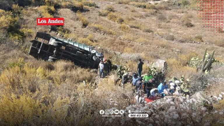 Arequipa: caída de camión a un barranco deja una mujer muerta y tres heridos de una misma familia