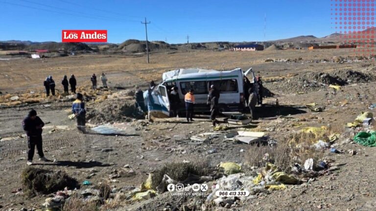 Miniván se despista y vuelca en la vía Rinconada-Ananea