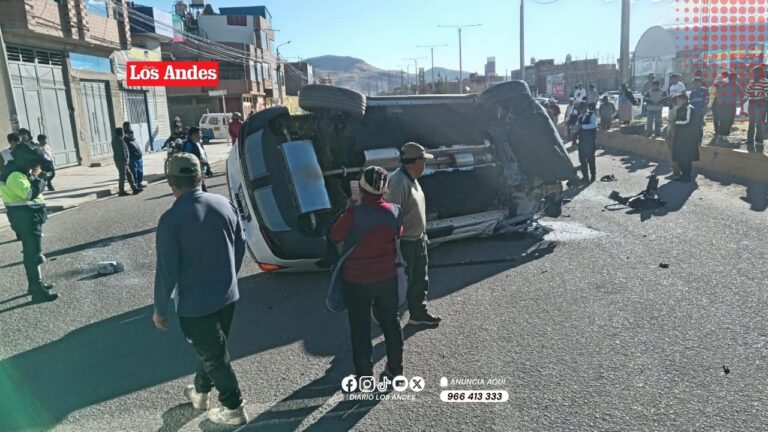 Hallan vehículo volcado y abandonado tras accidente en Juliaca