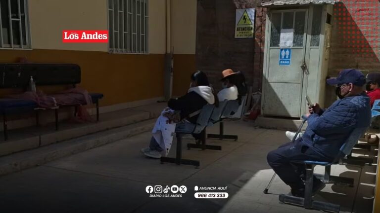 Pacientes esperan a la intemperie durante atención en centro de salud de Chilca