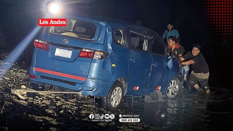 Piura: Cinco pasajeros resultan heridos tras despiste de vehículo en una laguna de Sechura