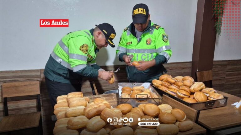 Policía entrega desayunos a pasajeros varados en la vía Panamericana Sur en Ocoña