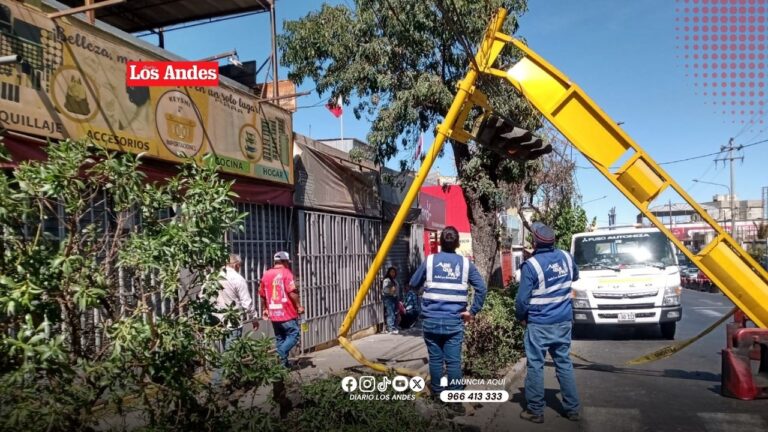 Joven motociclista fallece tras choque contra un taxi en el Cercado de Arequipa