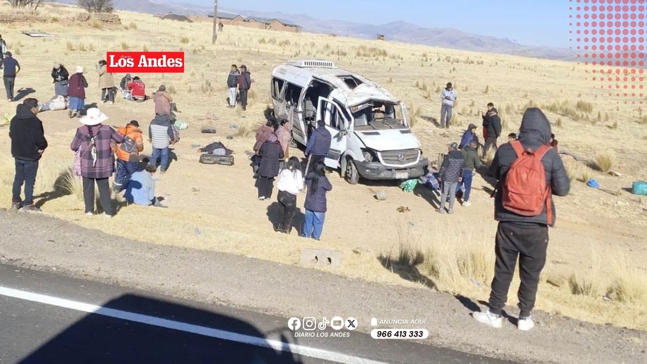 Choque de combis deja al menos cuatro fallecidos en Azángaro-Juliaca