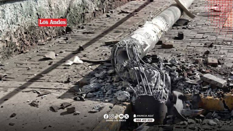 Conductor ebrio destruye poste y causa múltiples choques en Miraflores