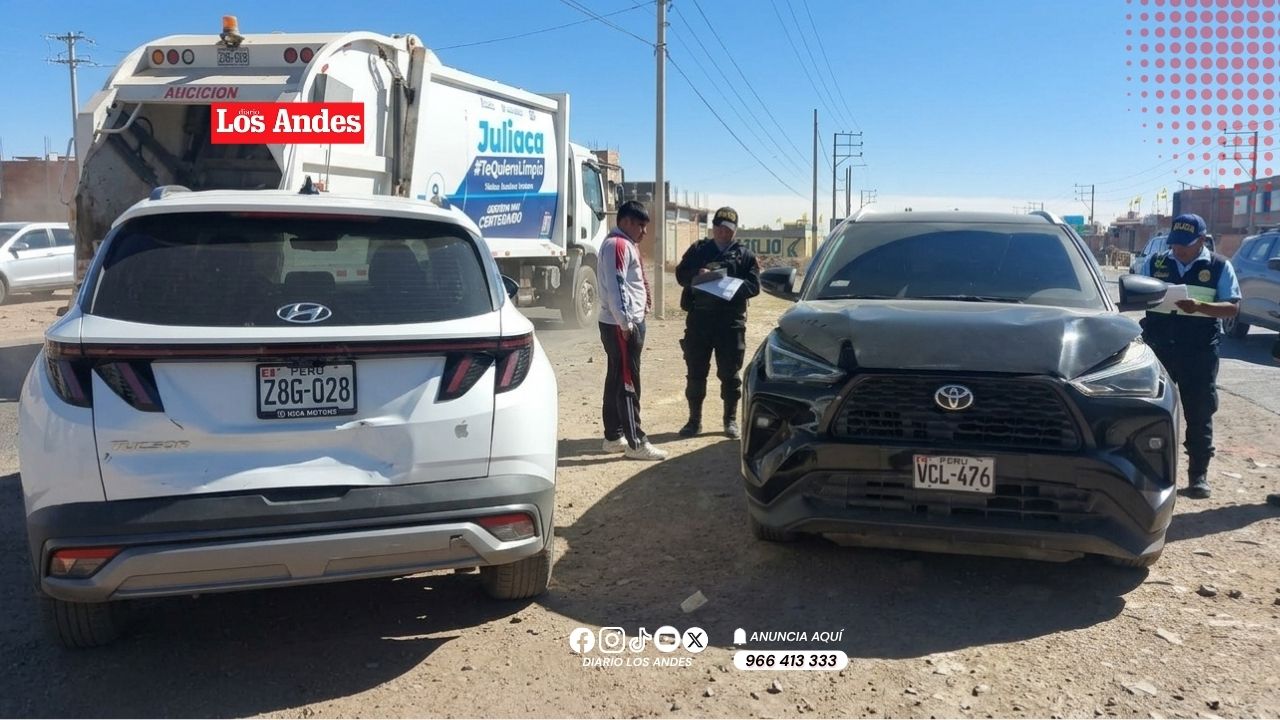 Choque entre dos autos en la salida Arequipa de Juliaca