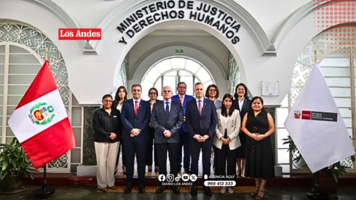 Reunión del Minjusdh con representantes de la CAF y Unicef para fortalecer la justicia juvenil y promover la reinserción social en Perú.